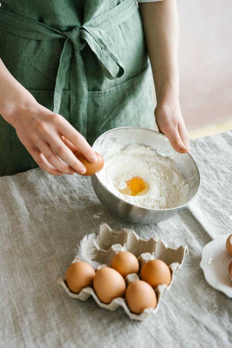 ilustrasi telur dan tepung (pexels.com/Mikail Nilov)