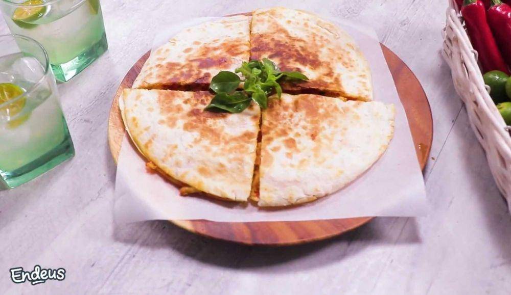 rica-rica quesadillas (youtube.com/Endeus.tv)