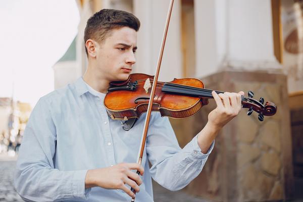 15 Contoh Alat Musik Melodis dan Cara Memainkannya