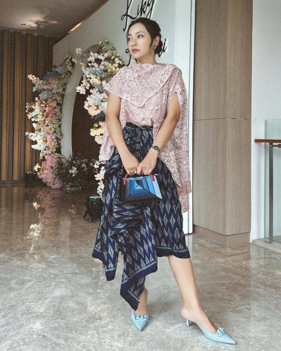 gaya artis di lamaran Kiky Saputri (instagram.com/hestipurwadinata)