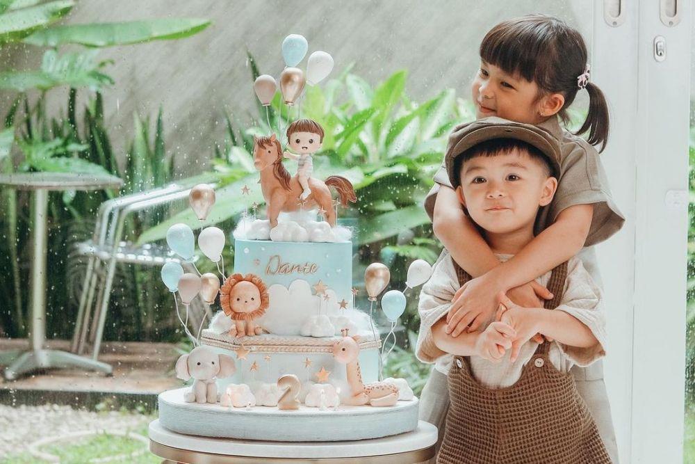 9 Momen Ultah ke-2 Dante Anak Glenn Alinskie, Rayakan di Panti Asuhan