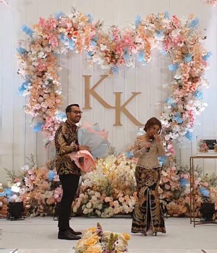 Lamaran Kiky Saputri (instagram.com/windrafotografi)