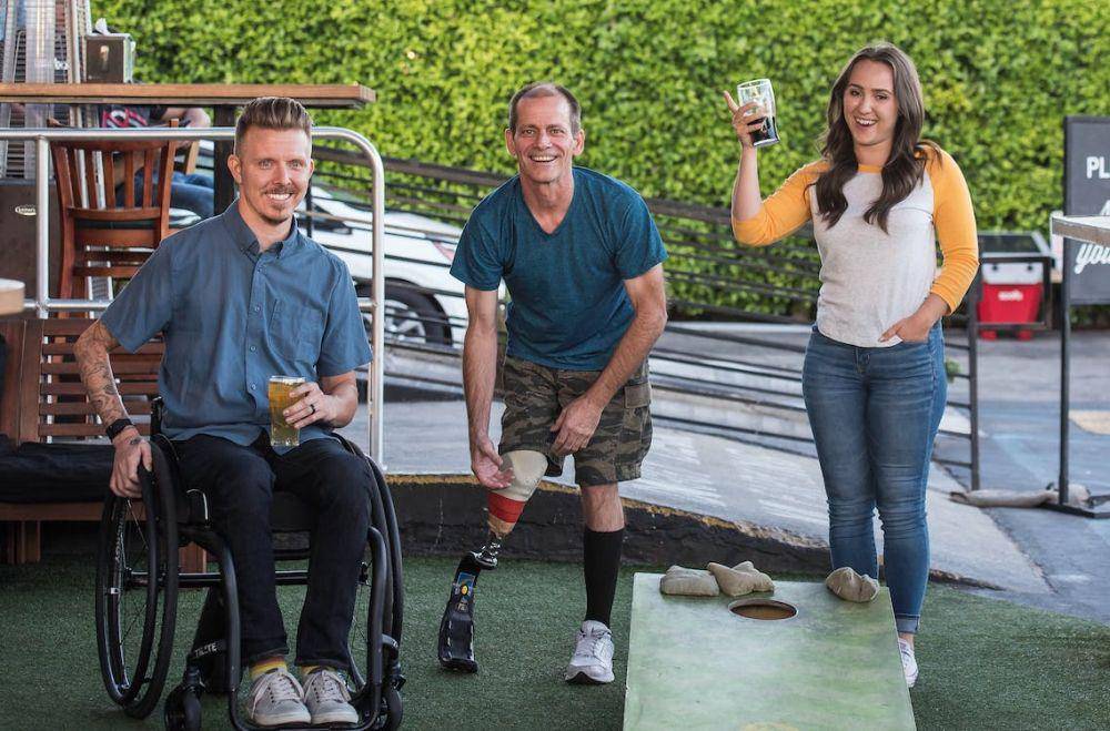 ilustrasi para penyandang disabilitas tersenyum (pexels.com/ELEVATE)