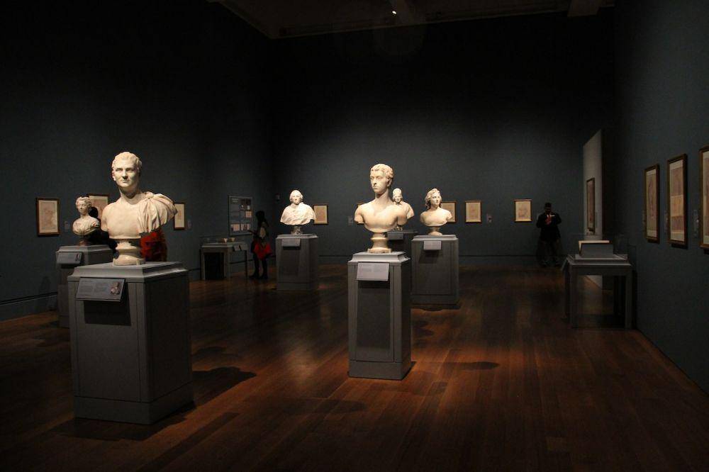 potret barang seni dalam museum (pexels.com/pixabay)