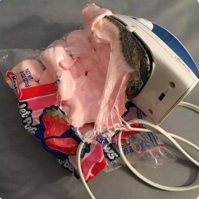 momen kocak saat menyetrika (twitter.com/reboundooo)