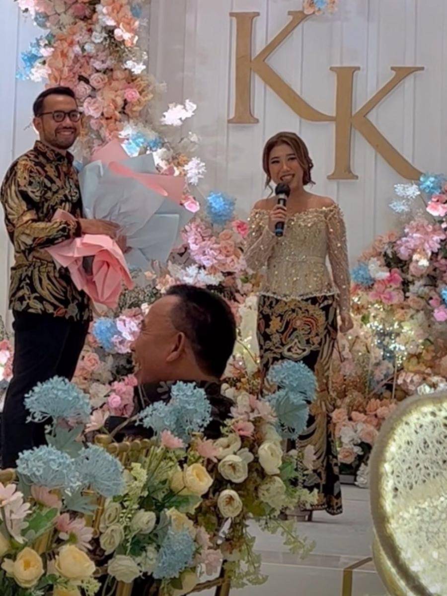 Lamaran Kiky Saputri (instagram.com/hestipurwadinata)