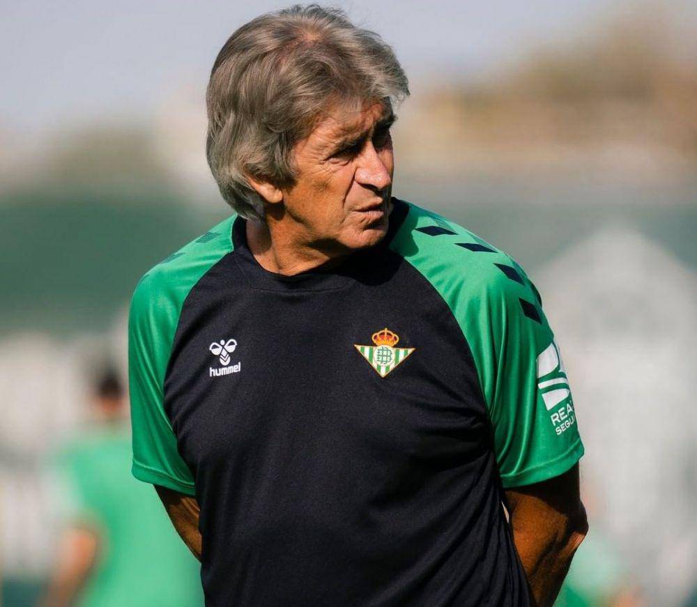 Manuel Pellegrini ketika melakoni sesi latihan bersama Real Betis. (instagram.com/realbetisbalompie)
