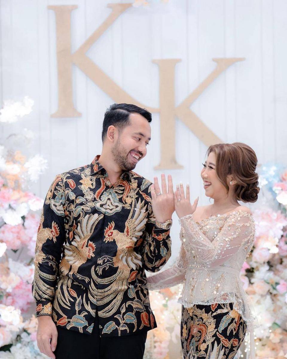 Lamaran Kiky Saputri (instagram.com/windrafotografi)