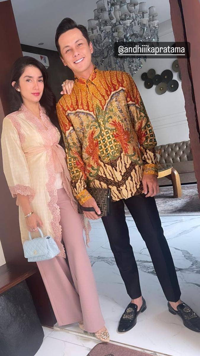 gaya artis di lamaran Kiky Saputri (instagram.com/ussypratama)