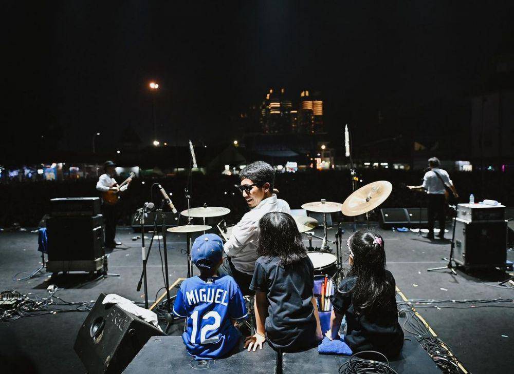 Desta dan buah hati (Grady Kayzel via instagram.com/desta80s)