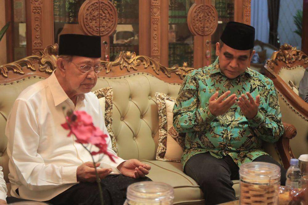 Perwakilan partai Gerindra melakukan silaturahmi dengan pimpinan pondok pesantren Cipasung KH Abun Bunyamin Ruhiat, Tasikmalaya, Jawa Barat (dok.Istimewa)