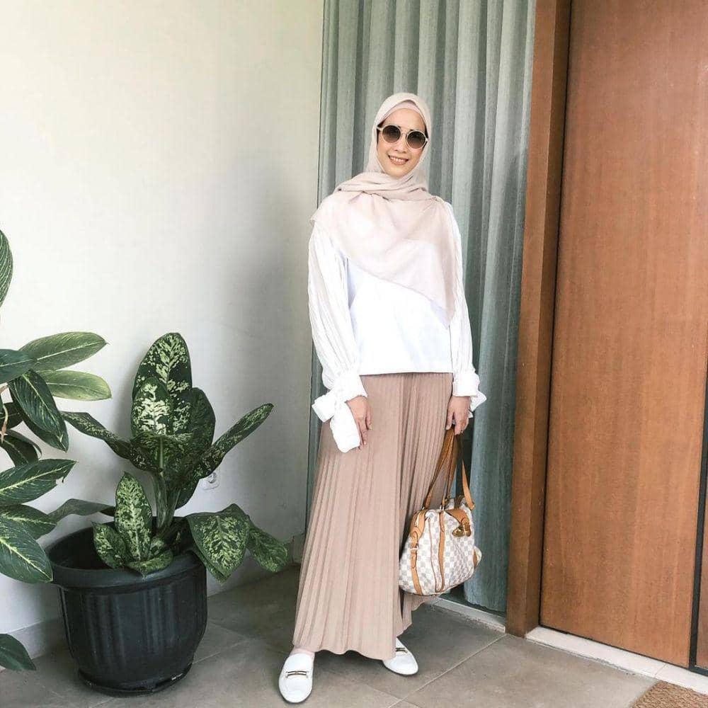 Fanny Fabriana dengan outfit earth tone (instagram.com/fannyfabriana)