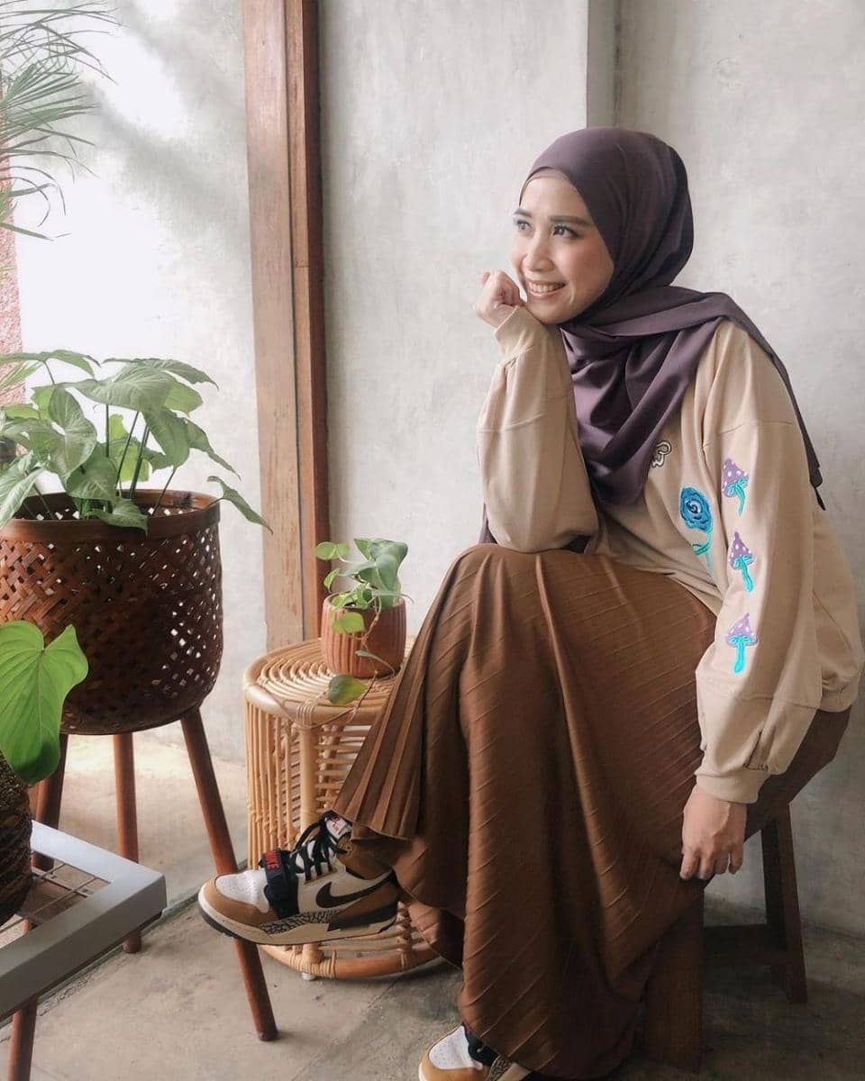 Fanny Fabriana dengan outfit earth tone (instagram.com/fannyfabriana)