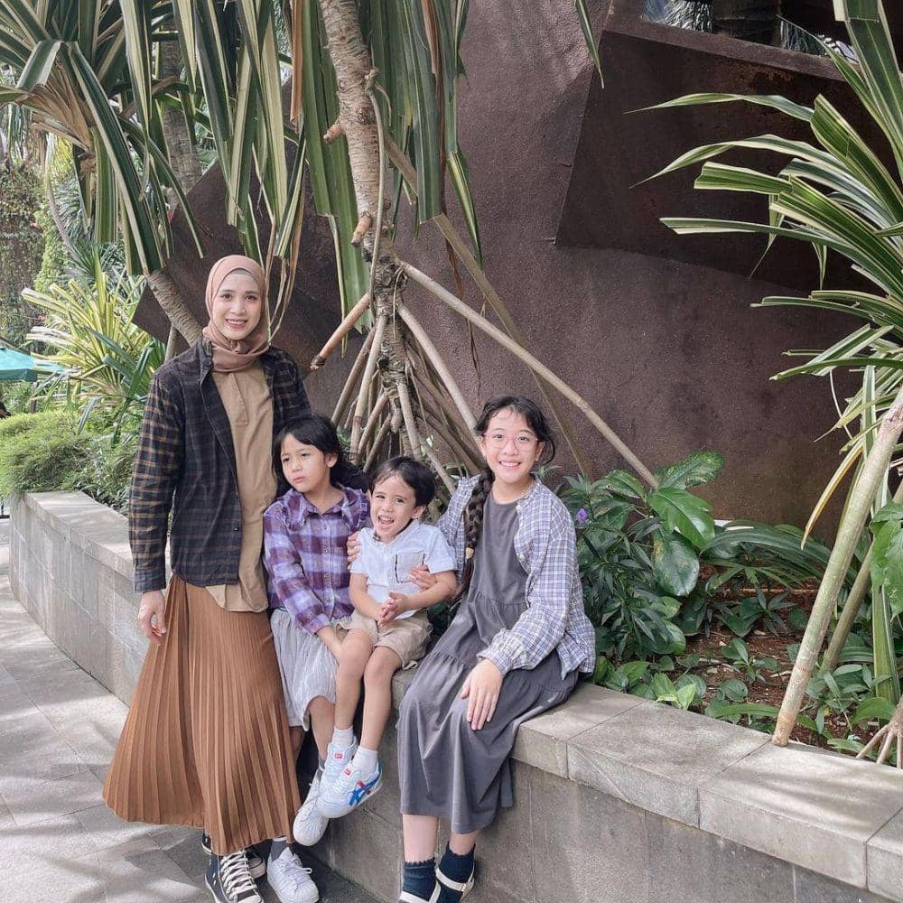 Fanny Fabriana tampil dengan outfit earth tone (instagram.com/fannyfabriana)