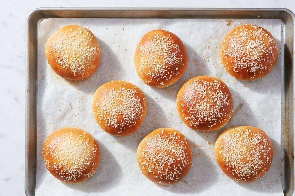 Ilustrasi roti bun untuk burger (kingarthurbaking.com)