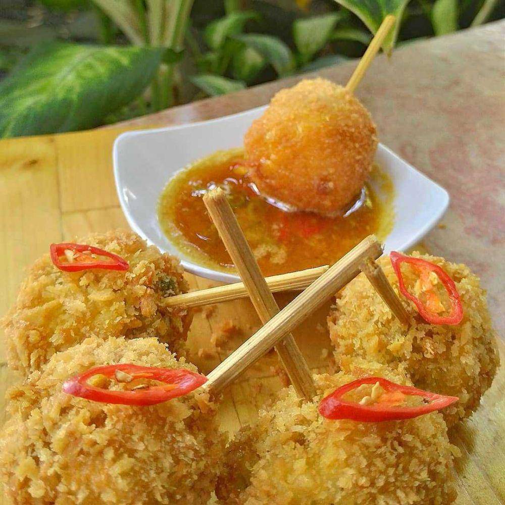 Sempol ayam saus telur asin (instagram.com/resepcinap)