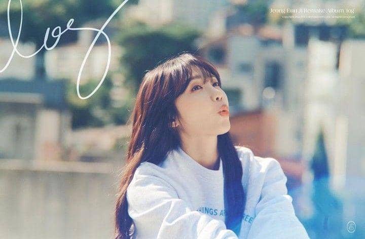 potret Jung Eunji untuk remake album Log (instagram.com/artist_eunji)