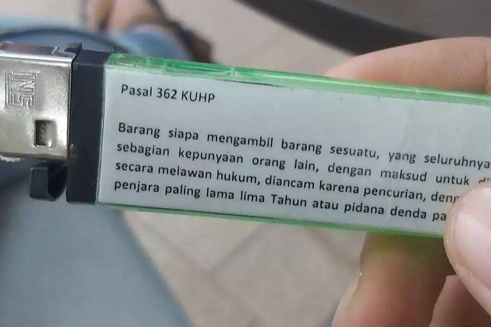 potret lucu orang saat menjaga sesuatu (instagram.com/nocontext)