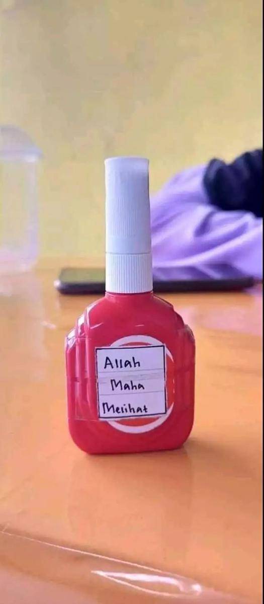 potret lucu orang saat menjaga sesuatu (instagram.com/humorreceh)