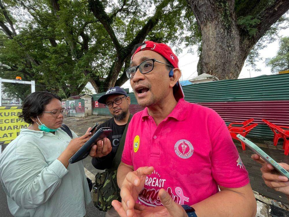 Ketua Perhimpunan Ahli Bedah Onkologi Indonesia (PERABOI) Sumatera Utara, dr. Denny Rifsal Siregar, Sp.B(K) Onk. M.Kes (Dok. IDN Times)