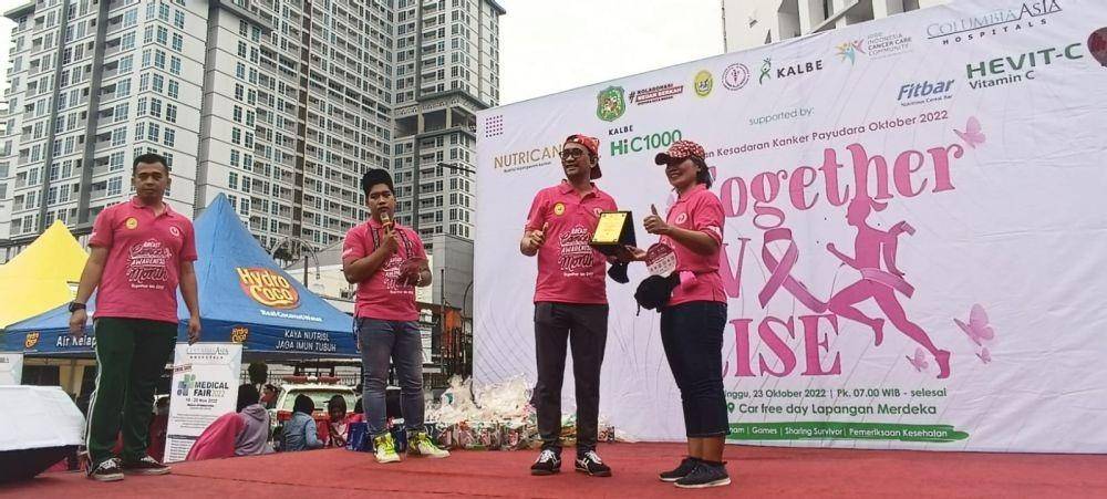 PT Kalbe Farma Tbk (Kalbe) melalui Indonesia Cancer Care Community (ICCC), komunitas binaan Kalbe Ethical Customer Care (KECC) menyosialisasikan deteksi dini kanker di Medan (Dok. IDN Times)