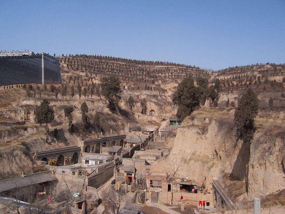 rumah gua tradisional di Kabupaten Lingshi, Provinsi Shanxi, Cina (commons.wikimedia.org/Meier and Poehlmann)