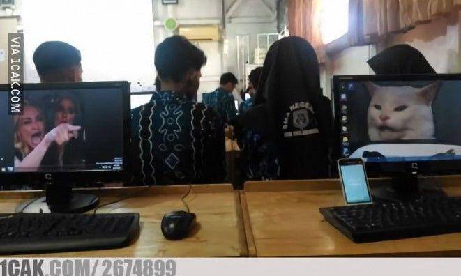 kelakuan siswa di laboratorium (1cak.com)