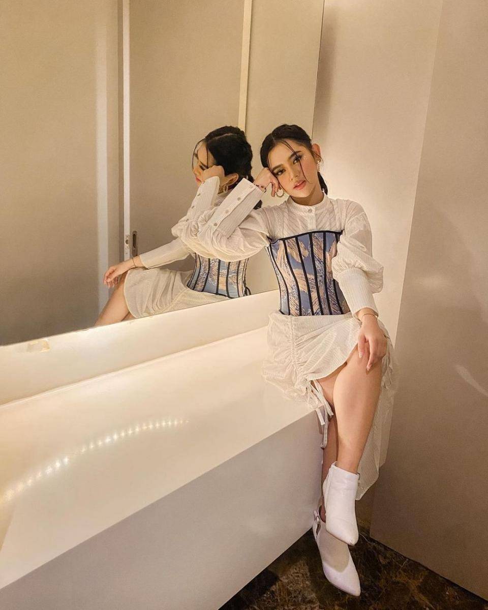 potret kostum panggung Ziva Magnolya (instagram.com/zivamagnolya)