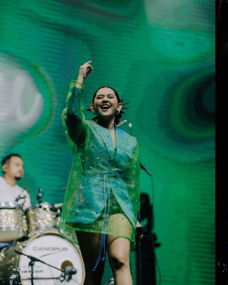 potret kostum panggung Ziva Magnolya (instagram.com/zivamagnolya)