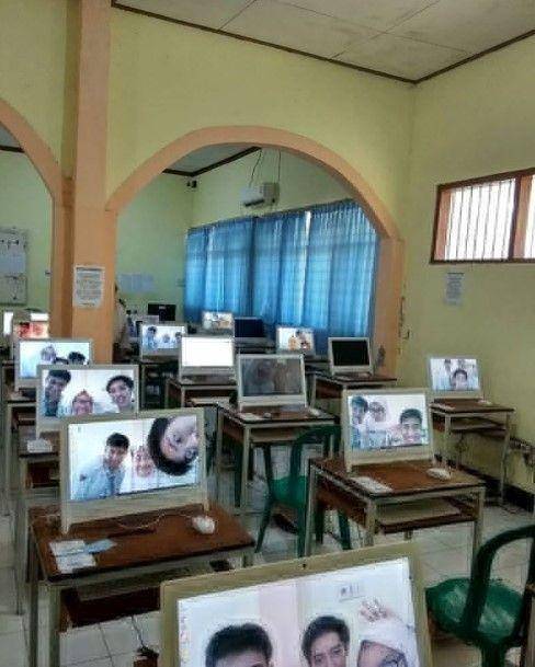 kelakuan siswa di laboratorium (twitter.com/txtdaripelajar)