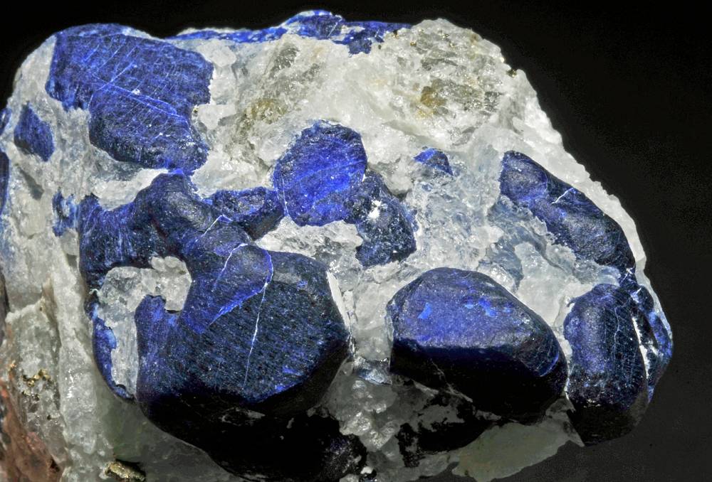 ilustrasi Sodalite (commons.wikimedia.org/Parent Géry)
