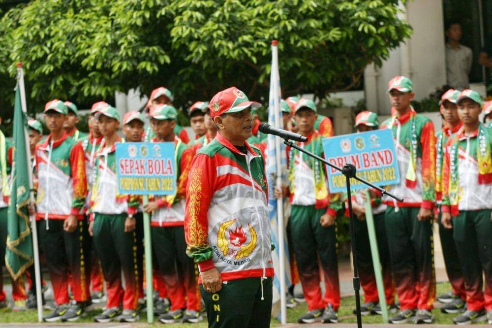 Wali Kota Medan, Bobby Nasution melepas atlet menuju Porprovsu (Dok. Tim Media Wakil Wali Kota Medan)