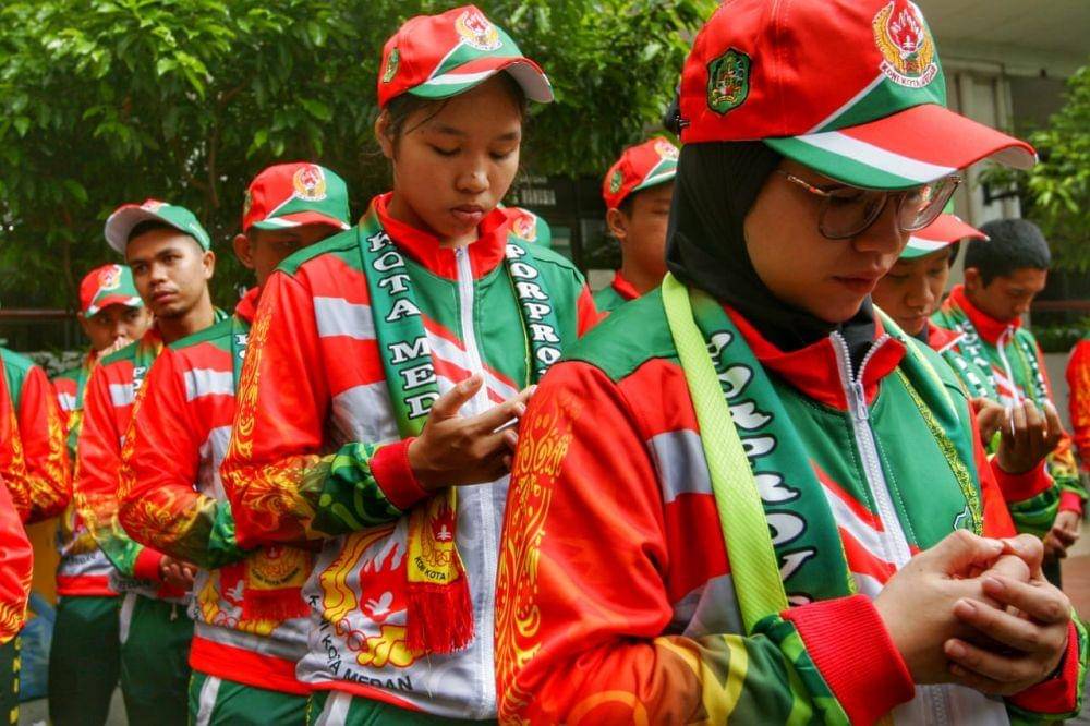 Wali Kota Medan, Bobby Nasution melepas atlet menuju Porprovsu (Dok. Tim Media Wakil Wali Kota Medan)