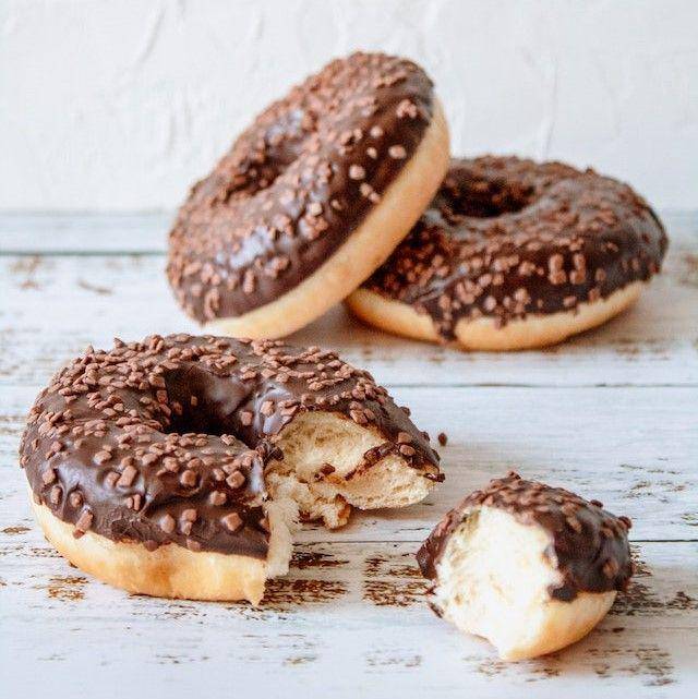 donat pisang cokelat (pexels.com/Tijana Drndarski)
