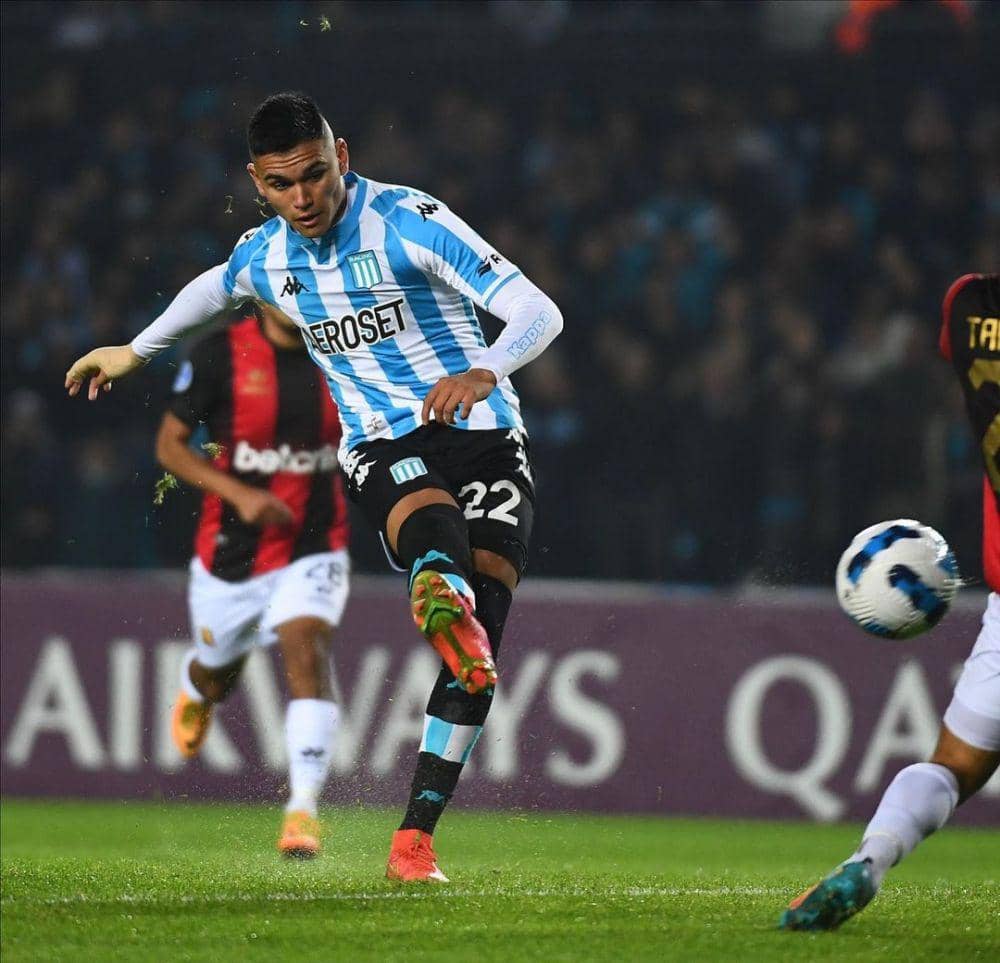 Carlos Alcaraz bermain bersama Racing Club. (instagram.com/_alcaraz22)