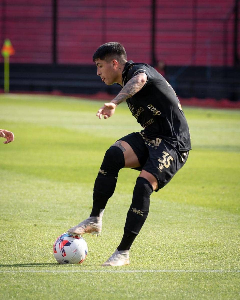 Facundo Farías bermain bersama CA Colon. (instagram.com/facufarias10)