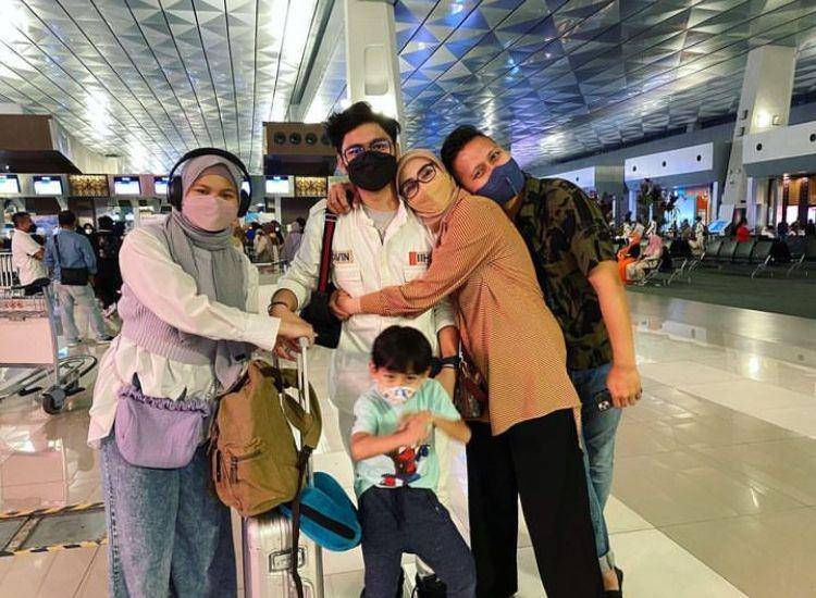 Anak artis kuliah si luar negeri (instagram.com/fenitarie)