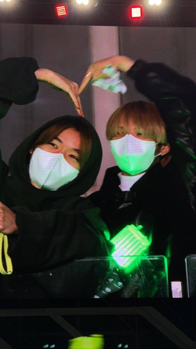 potret Shotaro dan Sungchan di konser NCT 127 (twitter.com/svtctskz)
