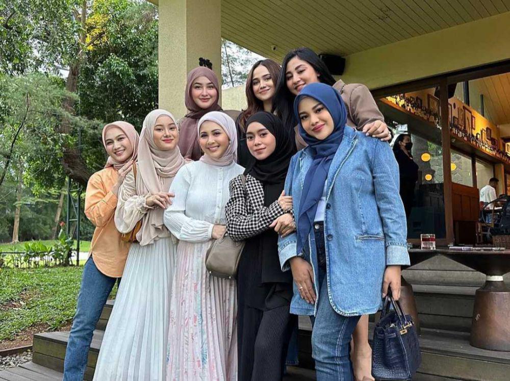 Auranya Positif, 10 Potret Lesti Kejora Bareng Circle Pertemanannya