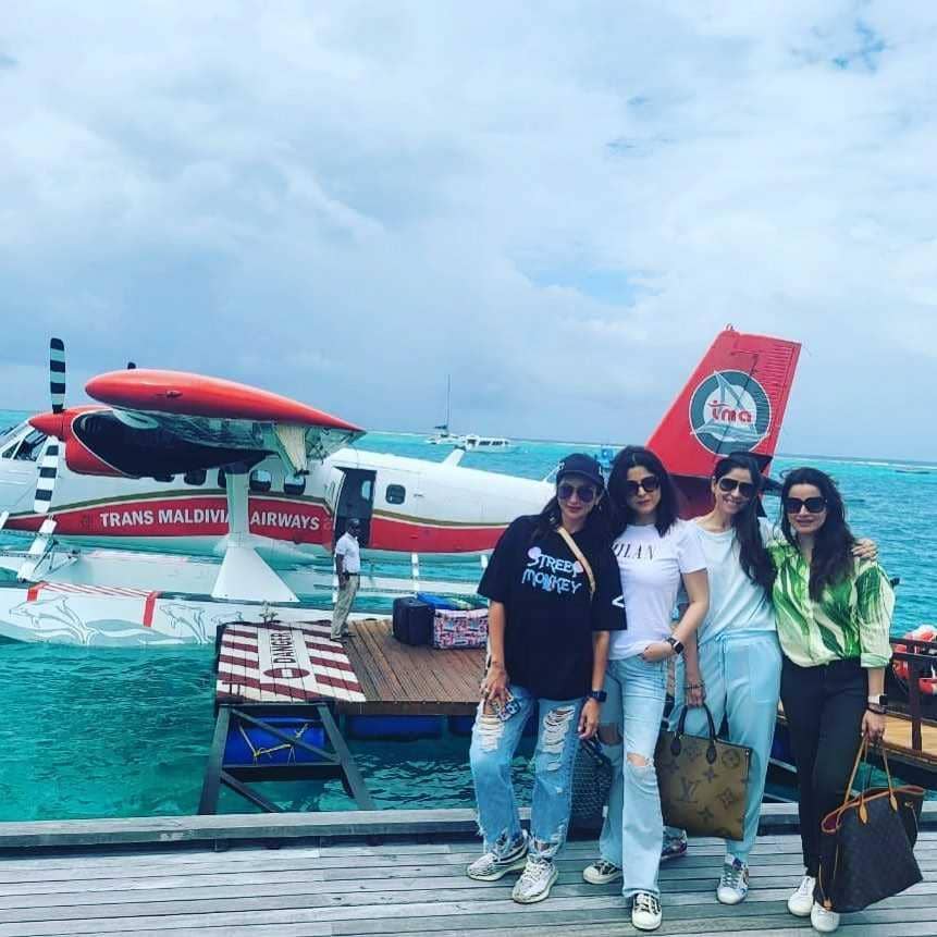 Maheep Kapoor dan sahabat (instagram.com/maheepkapoor)