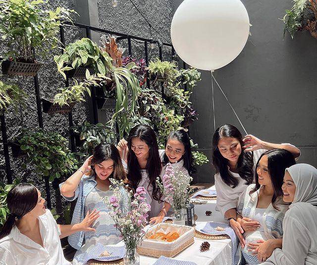 Momen baby shower Tasya Farasya (instagram.com/rebeccaasay)