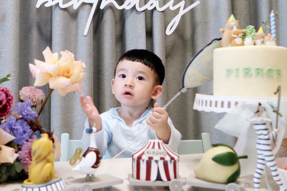 10 Potret Pierce Davidson Anak Billy Davidson yang Baru Genap 1 Tahun