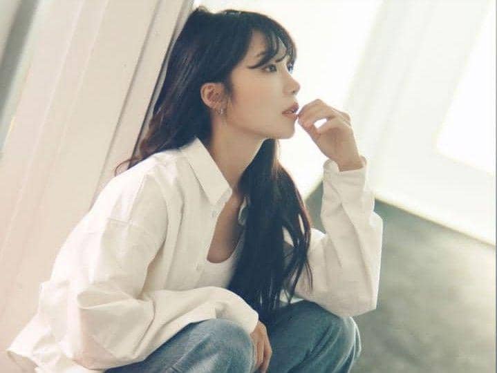 potret Jung Eunji untuk remake album Log (instagram.com/official.apink2011)