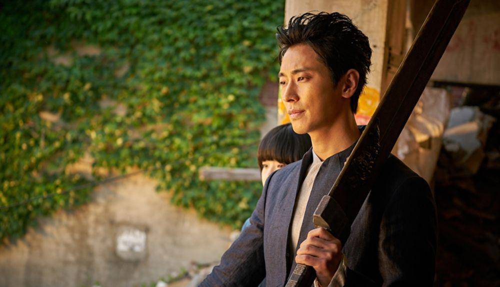 Ju Ji Hoon di Along with the Gods: The Last 49 Days (dok. Dexter Studios/Along with the Gods: The Last 49 Days)