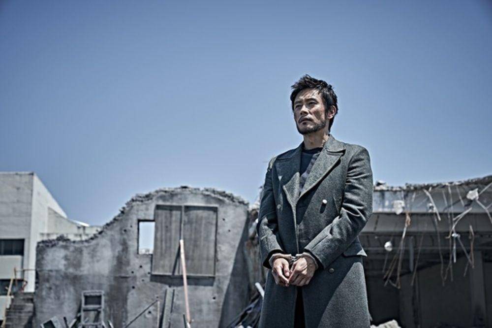 Lee Byung Hun di Ashfall (dok. CJ ENM/Ashfall)