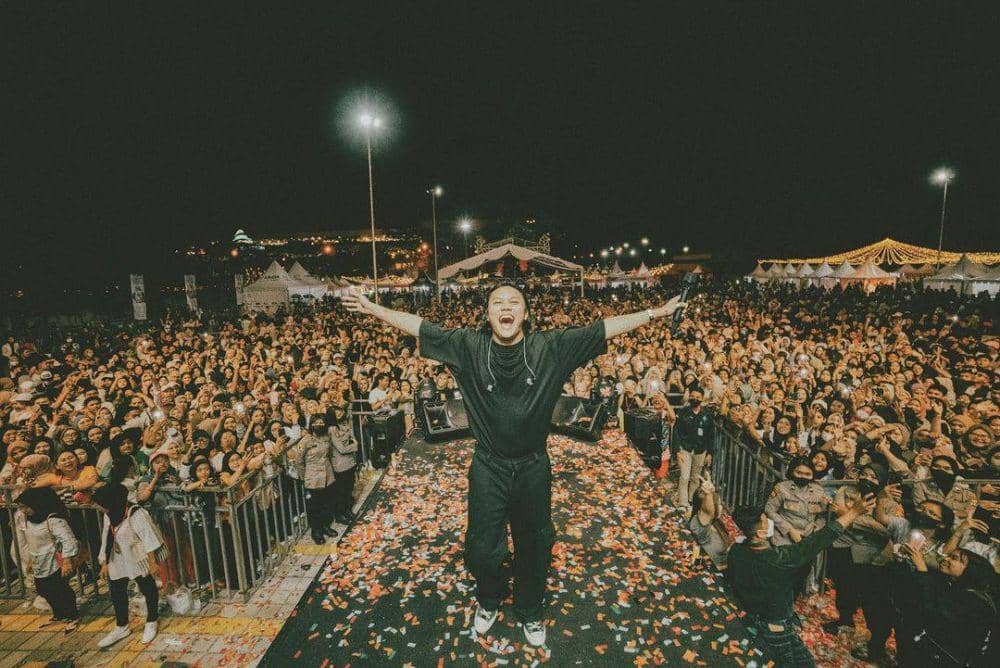 10 Potret Rizky Febian Konser di Berbagai Kota, Eksis Berkarya!