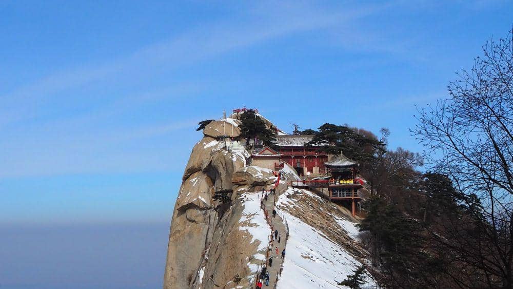 rumah di pegunungan Huashan, Huayin, Weinan, China (unsplash.com/Yu Gui)