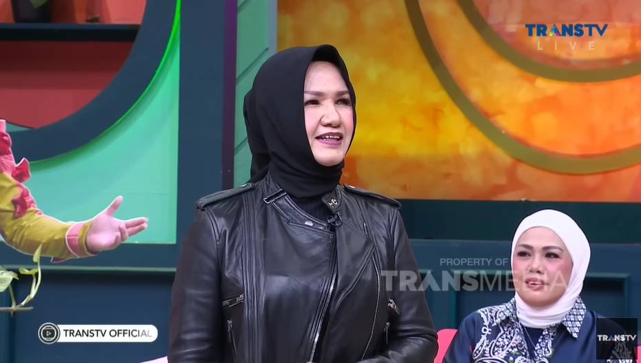 Tuty Wibowo penyanyi lagu "No Comment" (YouTube.com/TRANS TV Official)
