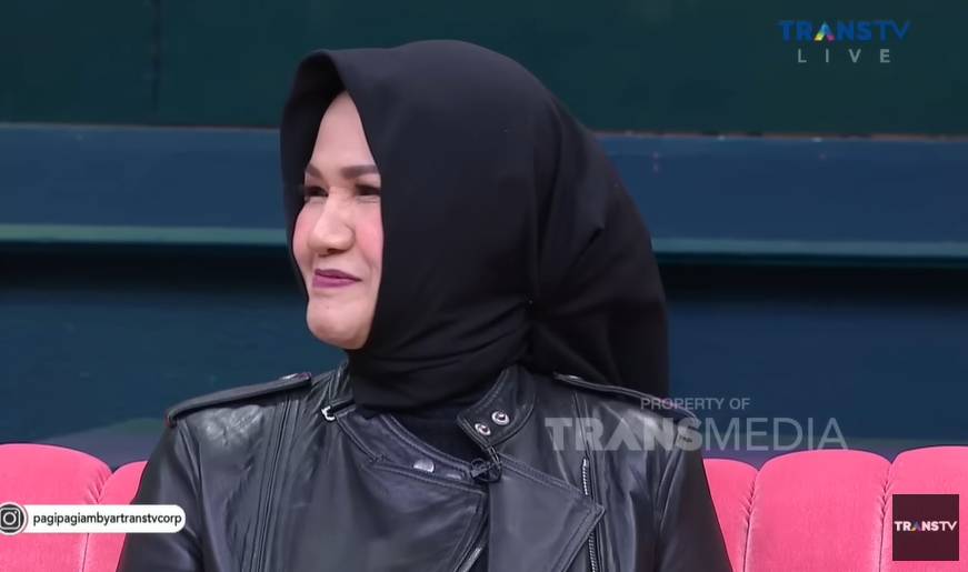 Tuty Wibowo penyanyi lagu "No Comment" (YouTube.com/TRANS TV Official)