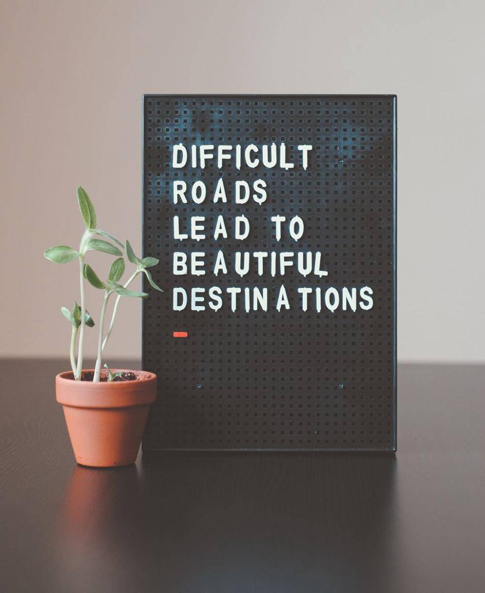 ide dekorasi quotes (unsplash.com/@helloimnik)